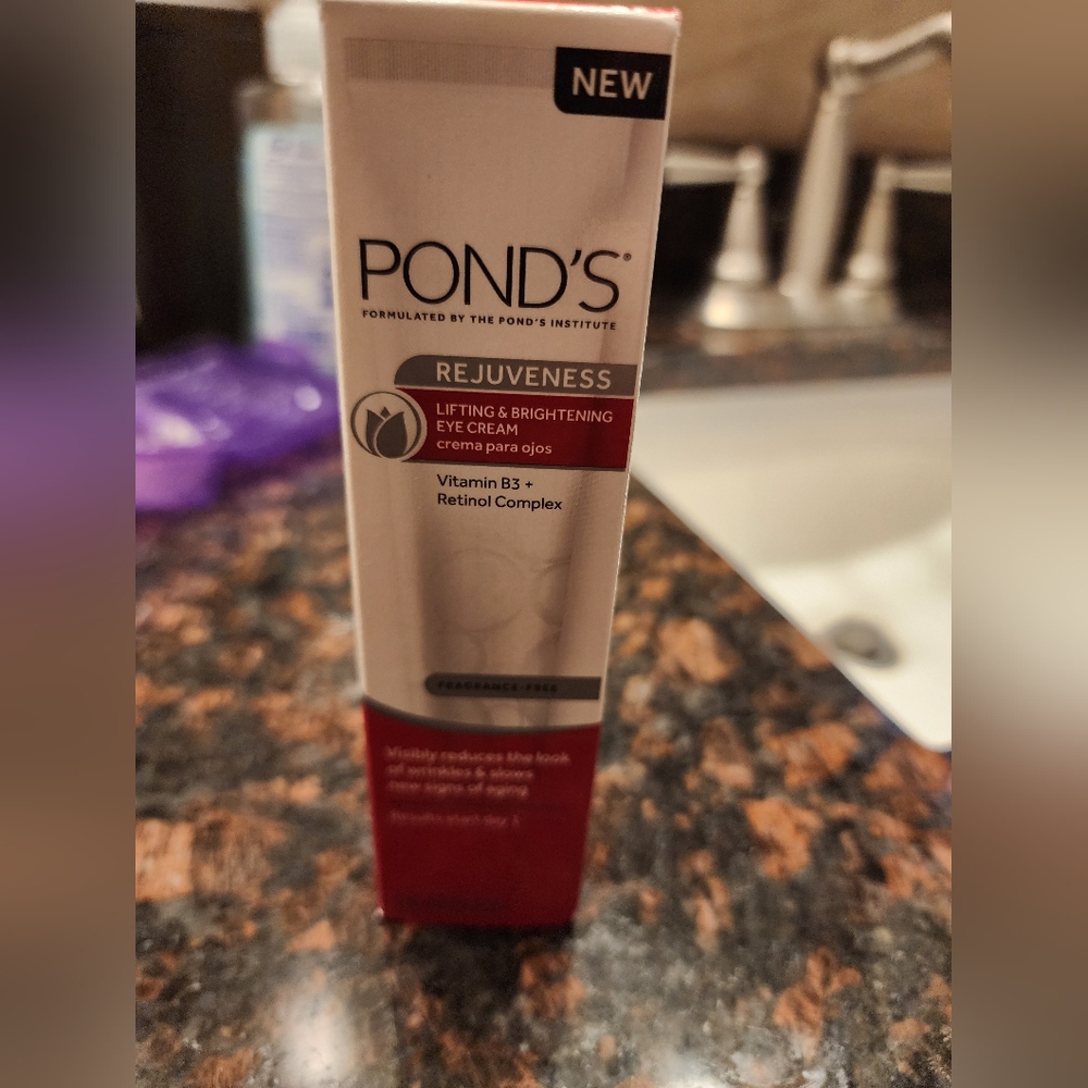 NWT Ponds Rejuveness Lifting & Brightening Eye Cream